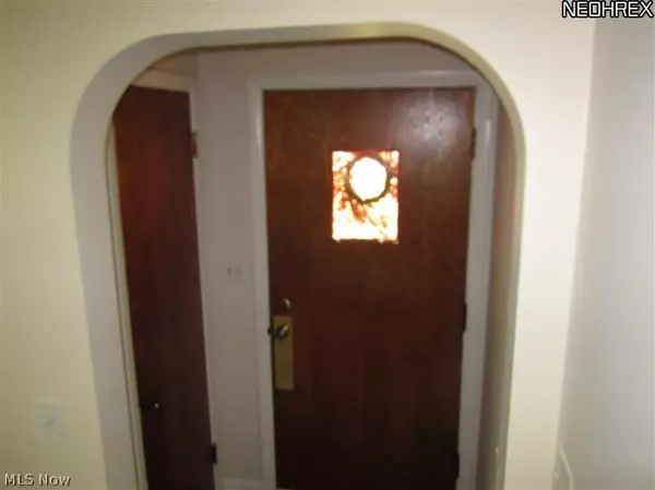 Brecksville, OH 44141,8565 Whitewood RD