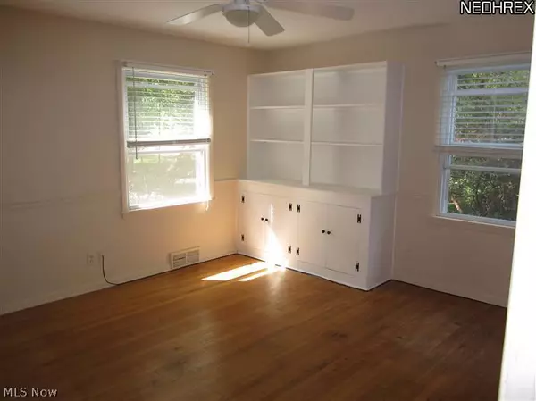 Brecksville, OH 44141,8565 Whitewood RD