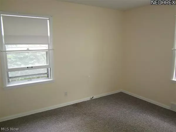 Brecksville, OH 44141,8565 Whitewood RD