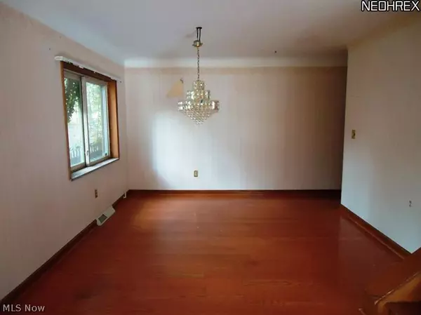 Lakewood, OH 44107,13910 Lake AVE