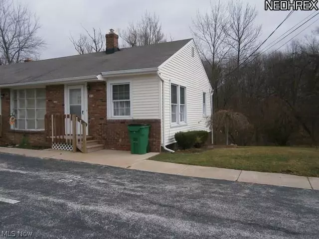 438 North ST #9-B, Chardon, OH 44024