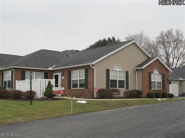 106 Woodbury Glen ST, Hartville, OH 44632
