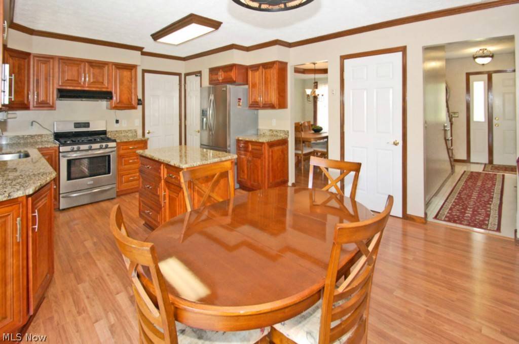 Avon Lake, OH 44012,401 Mulberry LN