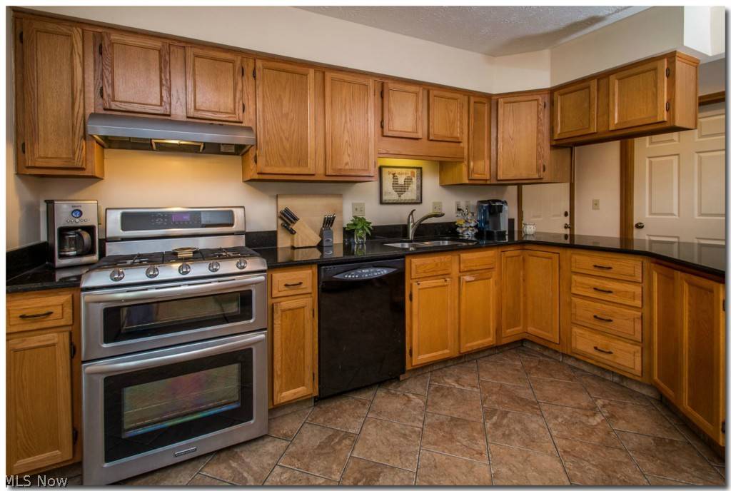 Avon Lake, OH 44012,33336 Chatham DR