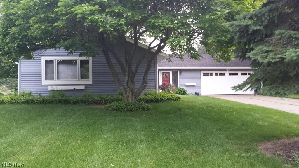 6240 Creekside LN, North Ridgeville, OH 44039