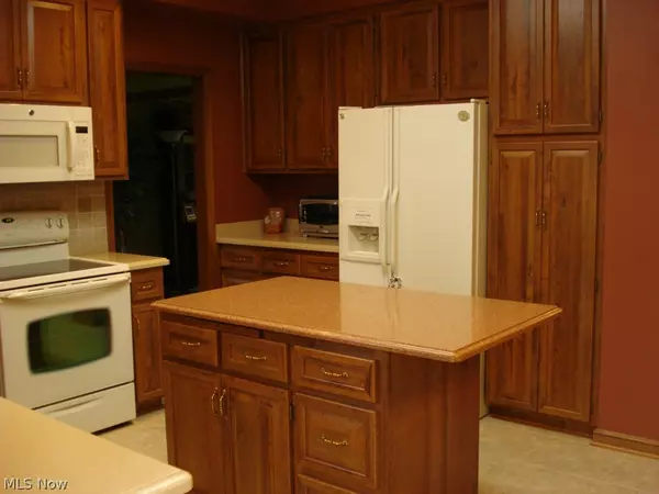 Seven Hills, OH 44131,4555 Shelly DR