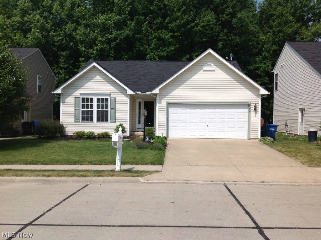 8578 Wayside DR, Olmsted Falls, OH 44138