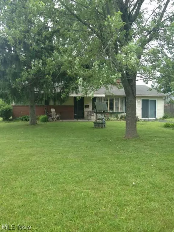 2458 Amberly DR, Youngstown, OH 44511