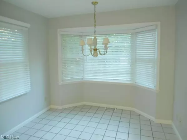 Chagrin Falls, OH 44022,284 Manor Brook DR