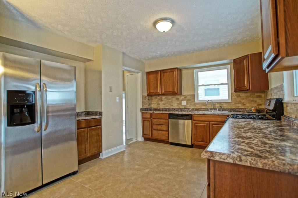 Willowick, OH 44095,632 E 300th ST