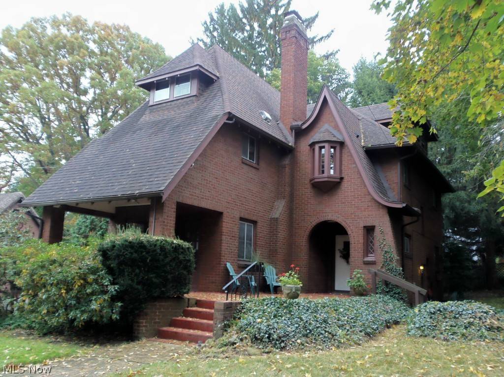748 Evergreen DR, Akron, OH 44303