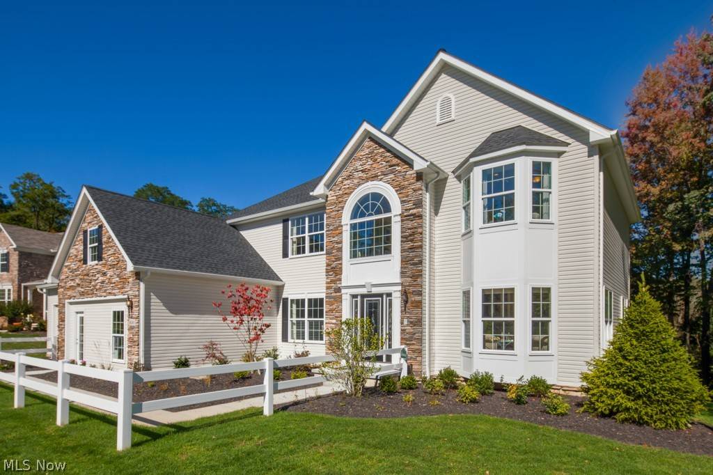 6180 Mulberry Bend DR, Montville, OH 44256