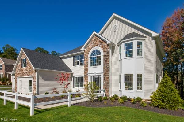 6180 Mulberry Bend DR, Montville, OH 44256