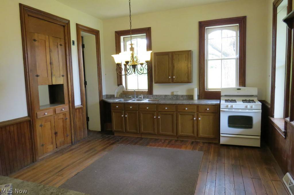 Sterling, OH 44276,7298 Akron RD