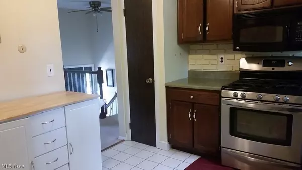 Olmsted Falls, OH 44138,9629 Ponderosa LN