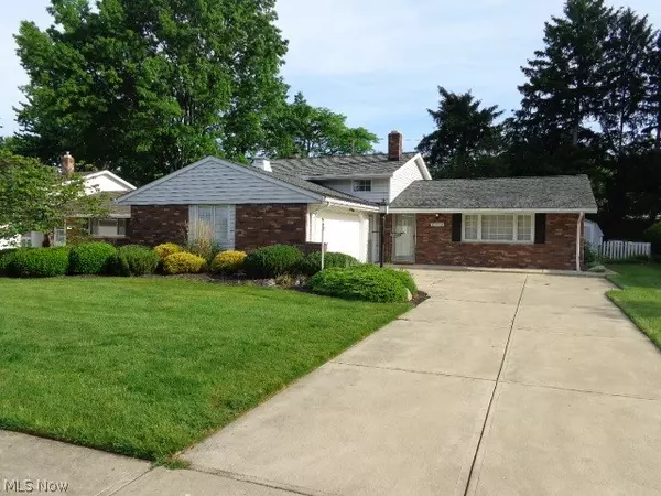 Fairview Park, OH 44126,21490 Robinhood AVE