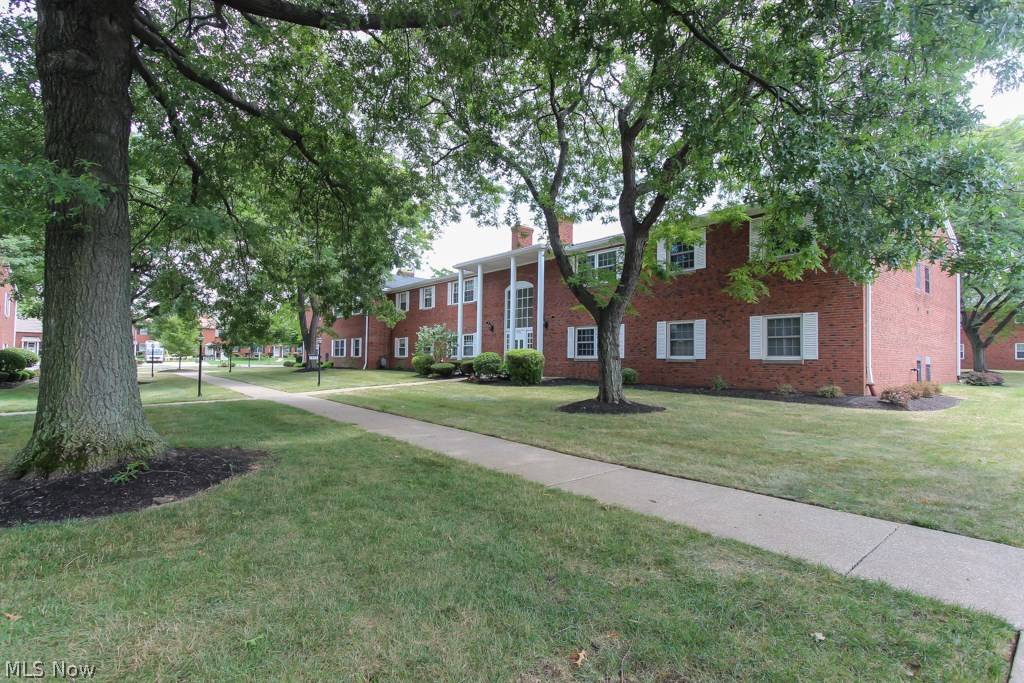 Rocky River, OH 44116,2800 Pease DR #215S
