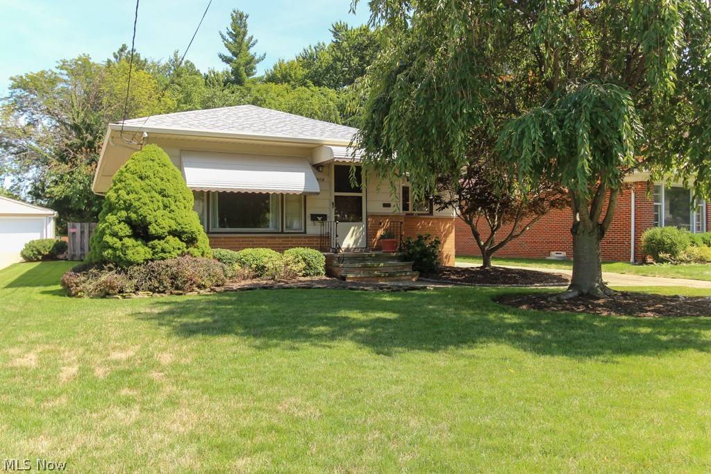 3909 Circlewood DR, Fairview Park, OH 44126