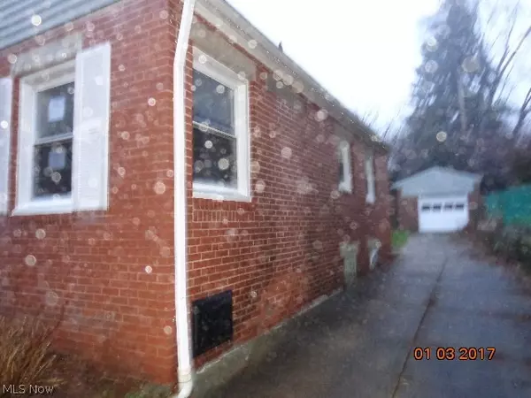 Akron, OH 44301,1349 Neptune AVE