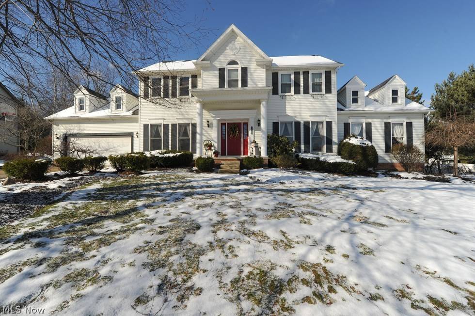 1600 Sawgrass DR, Uniontown, OH 44685