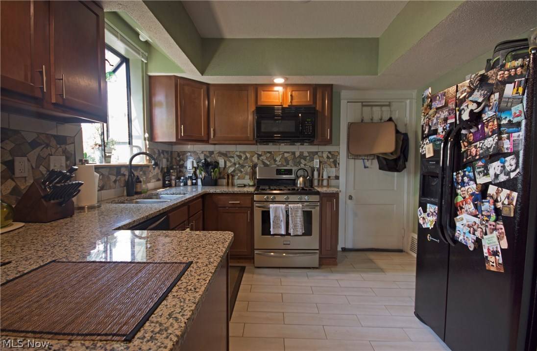 Lakewood, OH 44107,1624 Robinwood AVE
