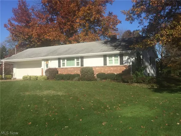 16 Edgewood CT, Columbiana, OH 44408