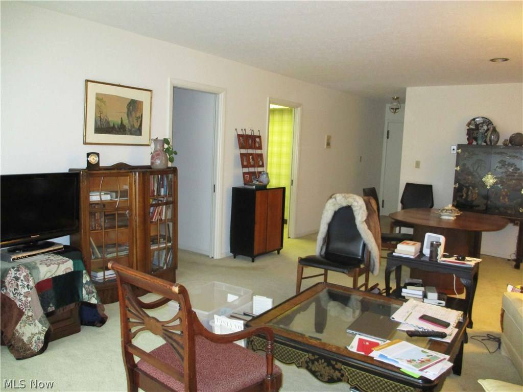 Rocky River, OH 44116,2159 Wooster RD #34