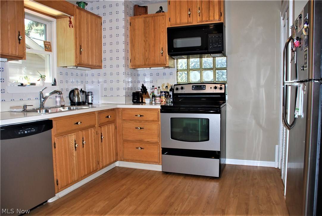 Lakewood, OH 44107,1480 Blossom Park AVE