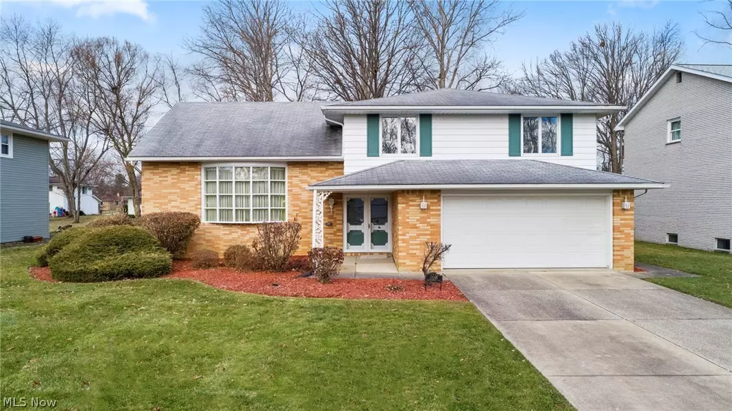 33295 Warwickshire LN, Solon, OH 44139