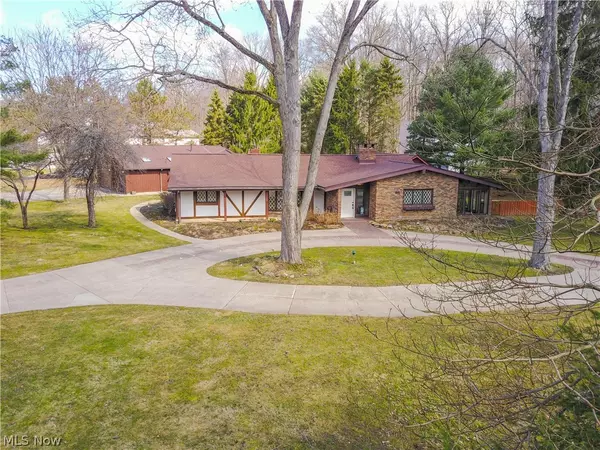 5495 Barton RD, North Olmsted, OH 44070