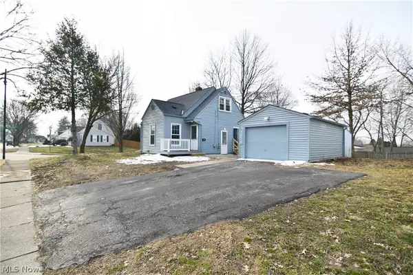 Akron, OH 44301,1674 Thornapple AVE
