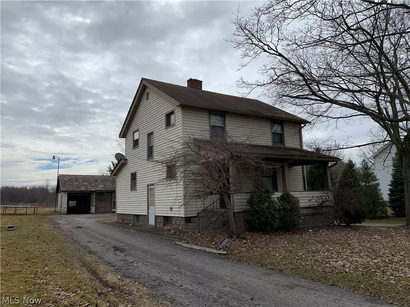 869 Tibbetts Wick RD, Girard, OH 44420