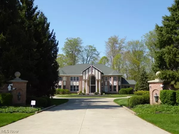 Kirtland Hills, OH 44060,8775 Fox Hollow LN