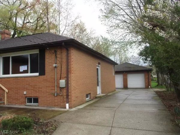 Richmond Heights, OH 44143,4894 Gleeten RD