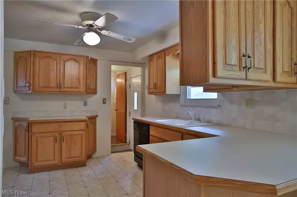 Berea, OH 44017,251 Buckeye DR