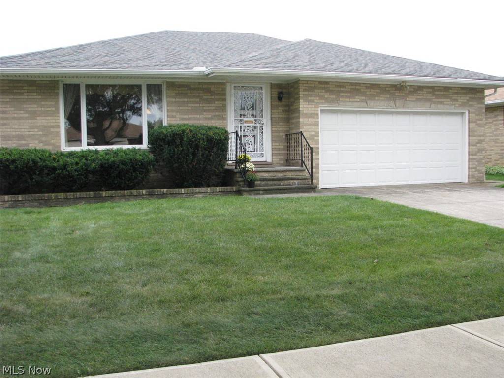 9961 Shady LN, Brooklyn, OH 44144