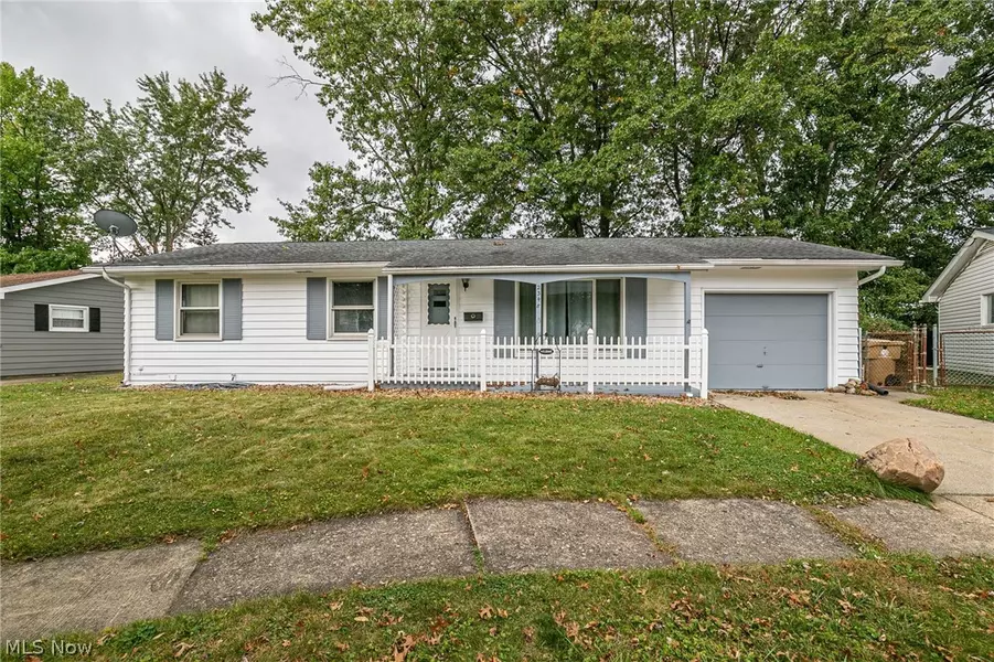 2348 Frederick DR, Cuyahoga Falls, OH 44221