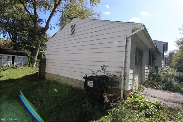 Madison, OH 44057,1741 Meadows RD