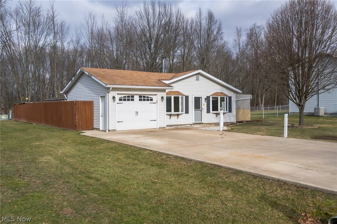5968 Drenta CIR SW, Navarre, OH 44662