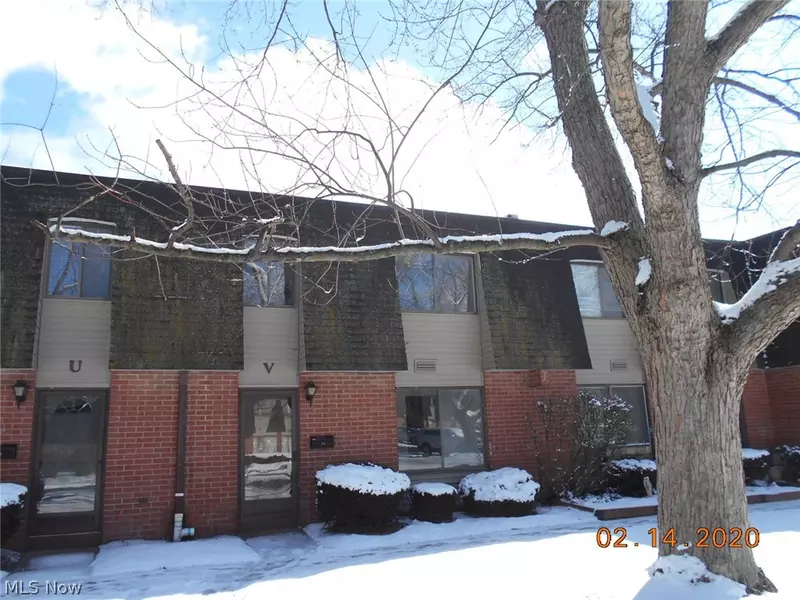 216 Moore RD #1-V, Avon Lake, OH 44012