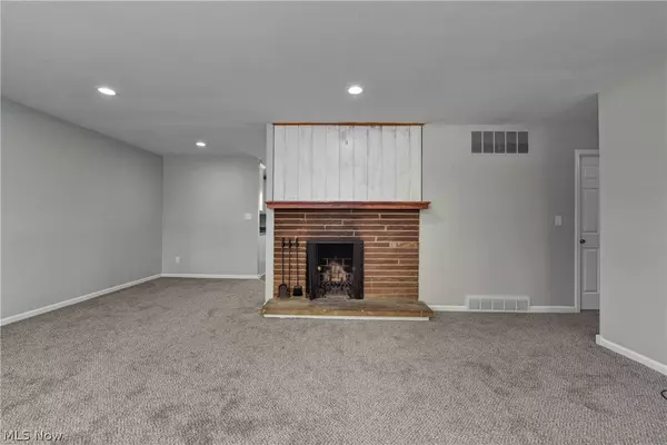 Avon Lake, OH 44012,283 Lear RD