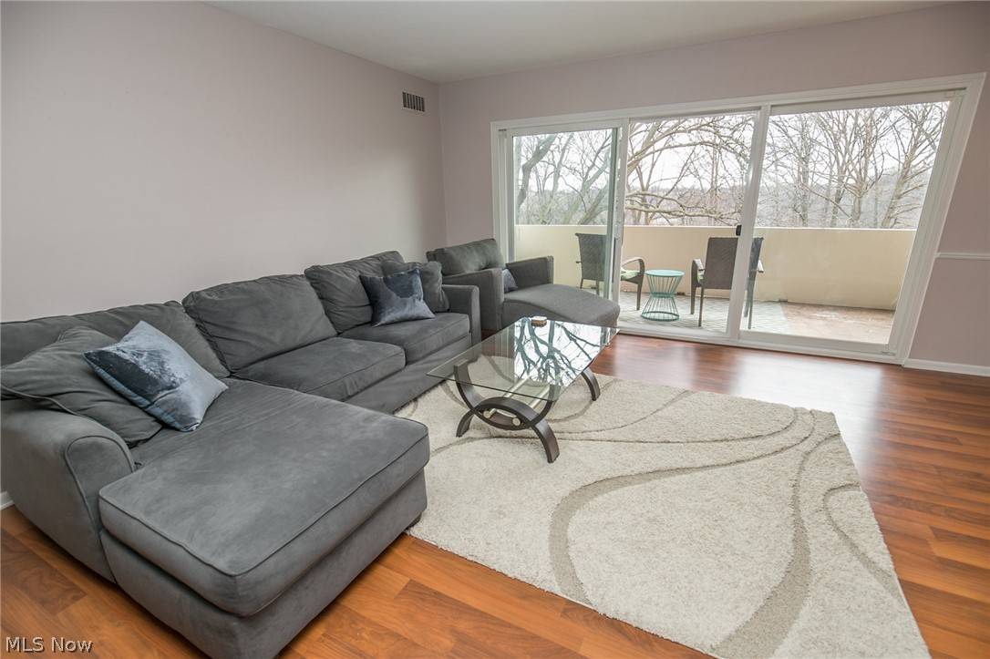 Rocky River, OH 44116,2039 Wooster RD #47