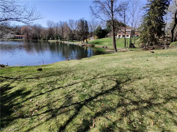Akron, OH 44319,810 Point DR
