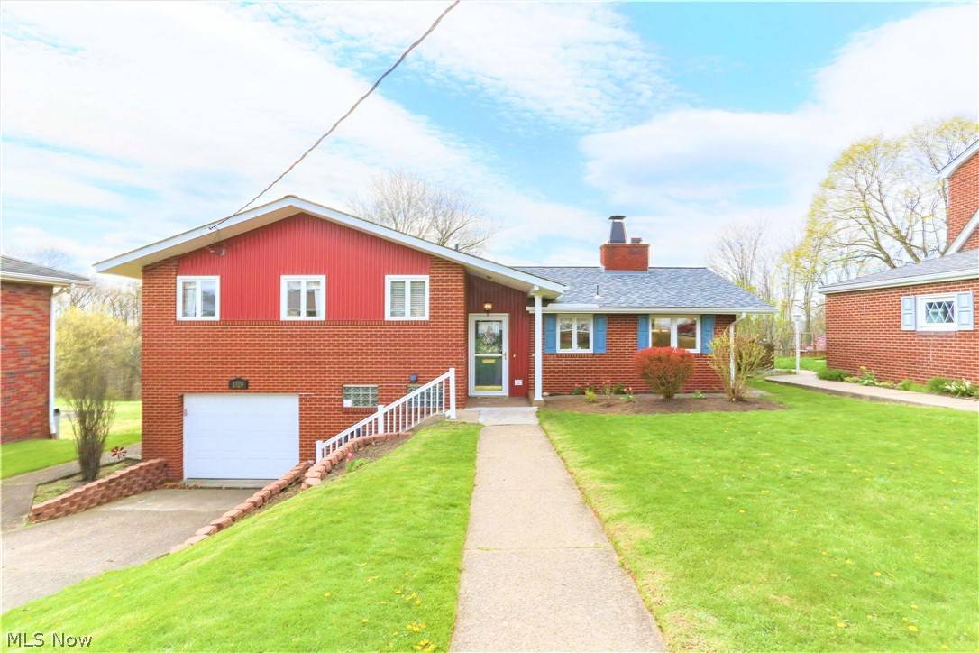 1329 Overlook DR, Weirton, WV 26062