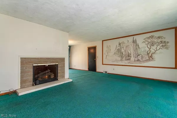 Richmond Heights, OH 44143,358 Richmond RD