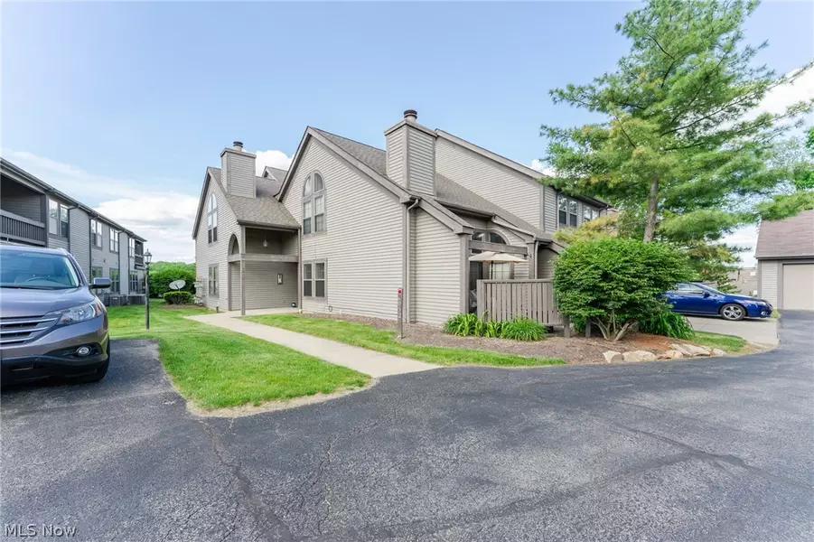 4052 Saint Andrews CT #4, Canfield, OH 44406