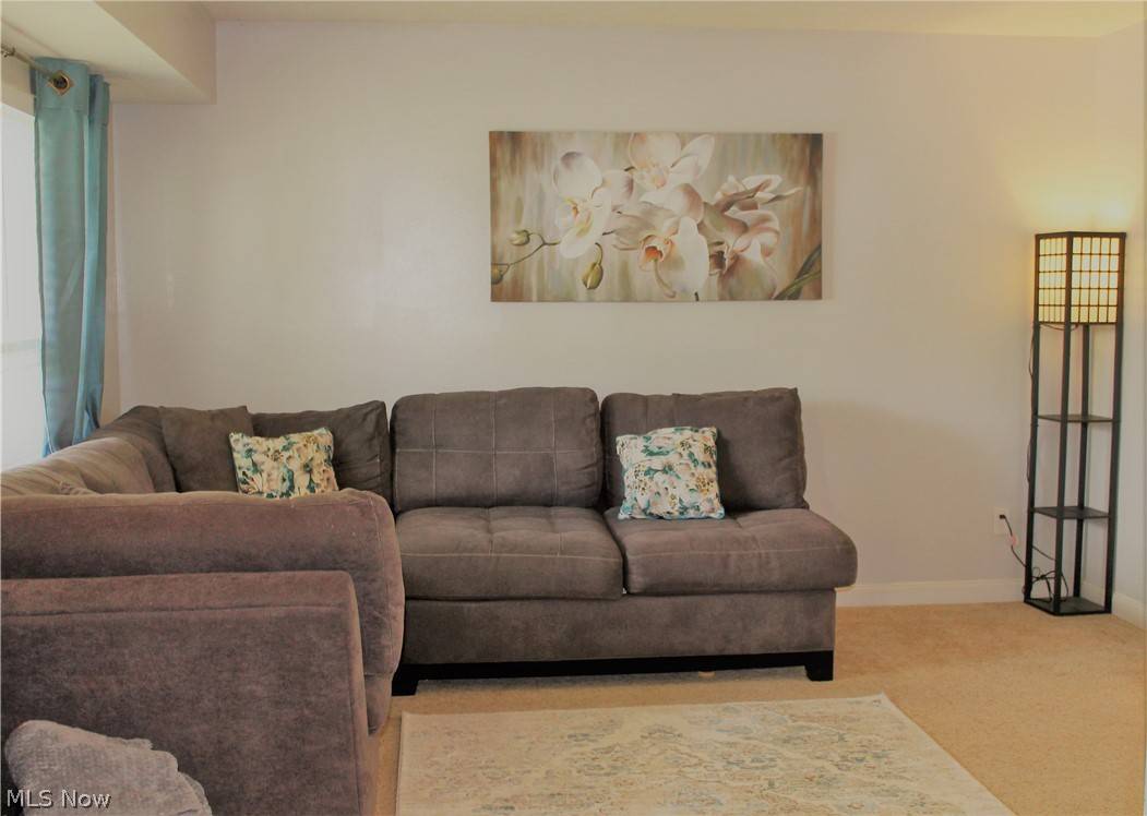 Orrville, OH 44667,787 Grove LN