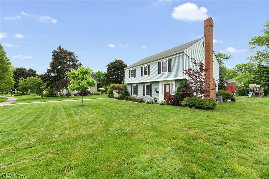 Westlake, OH 44145,1325 Queen Annes Gate