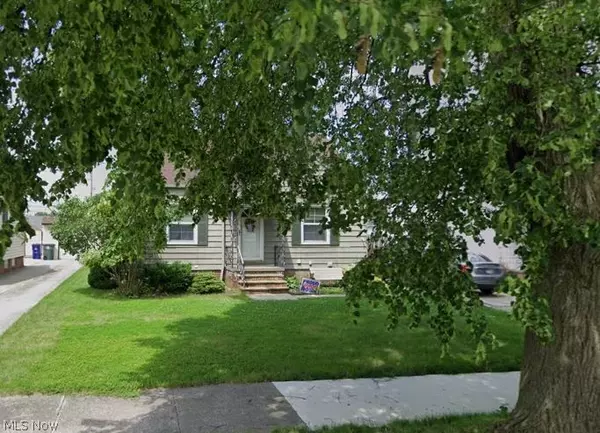 4392 Rockland DR, Brooklyn, OH 44144