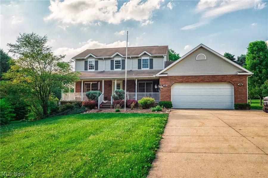 1063 Meandering Creek ST NW, Uniontown, OH 44685